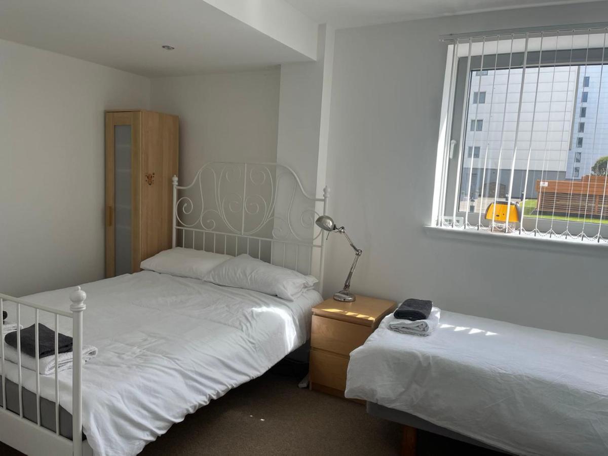 Stunning Waterfront Western Harbour Apartment Edimburgo Exterior foto